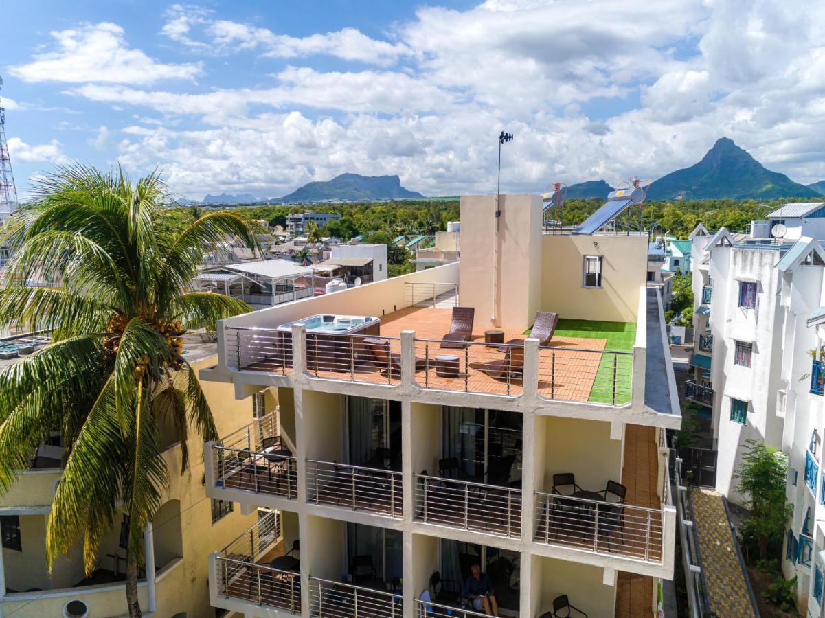 C-View Apartments Flic en Flac Exterior photo