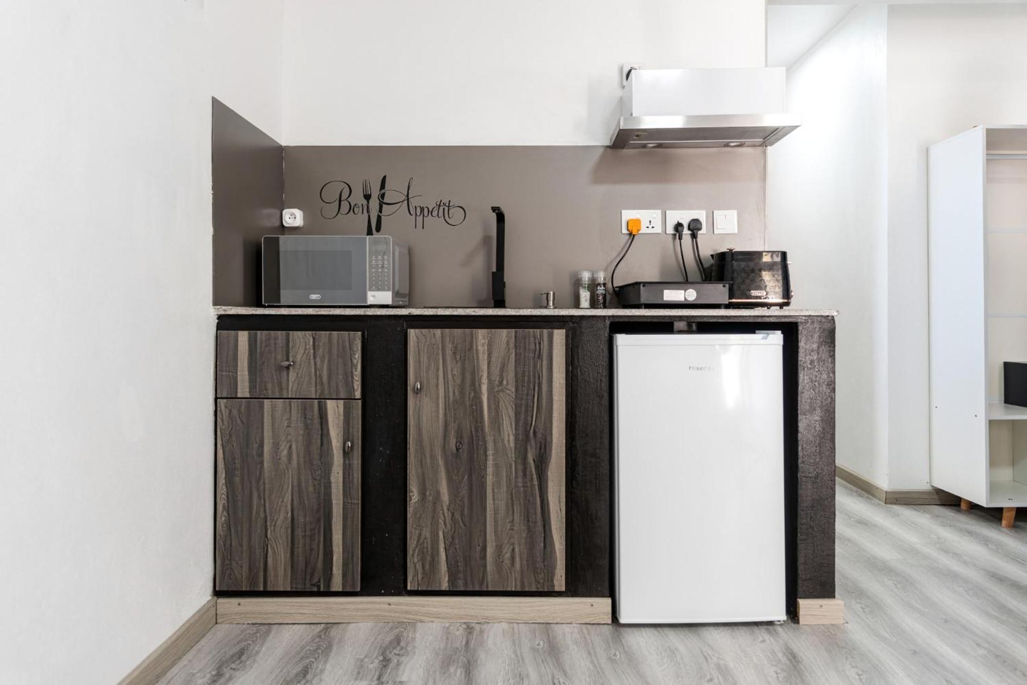 C-View Apartments Flic en Flac Exterior photo