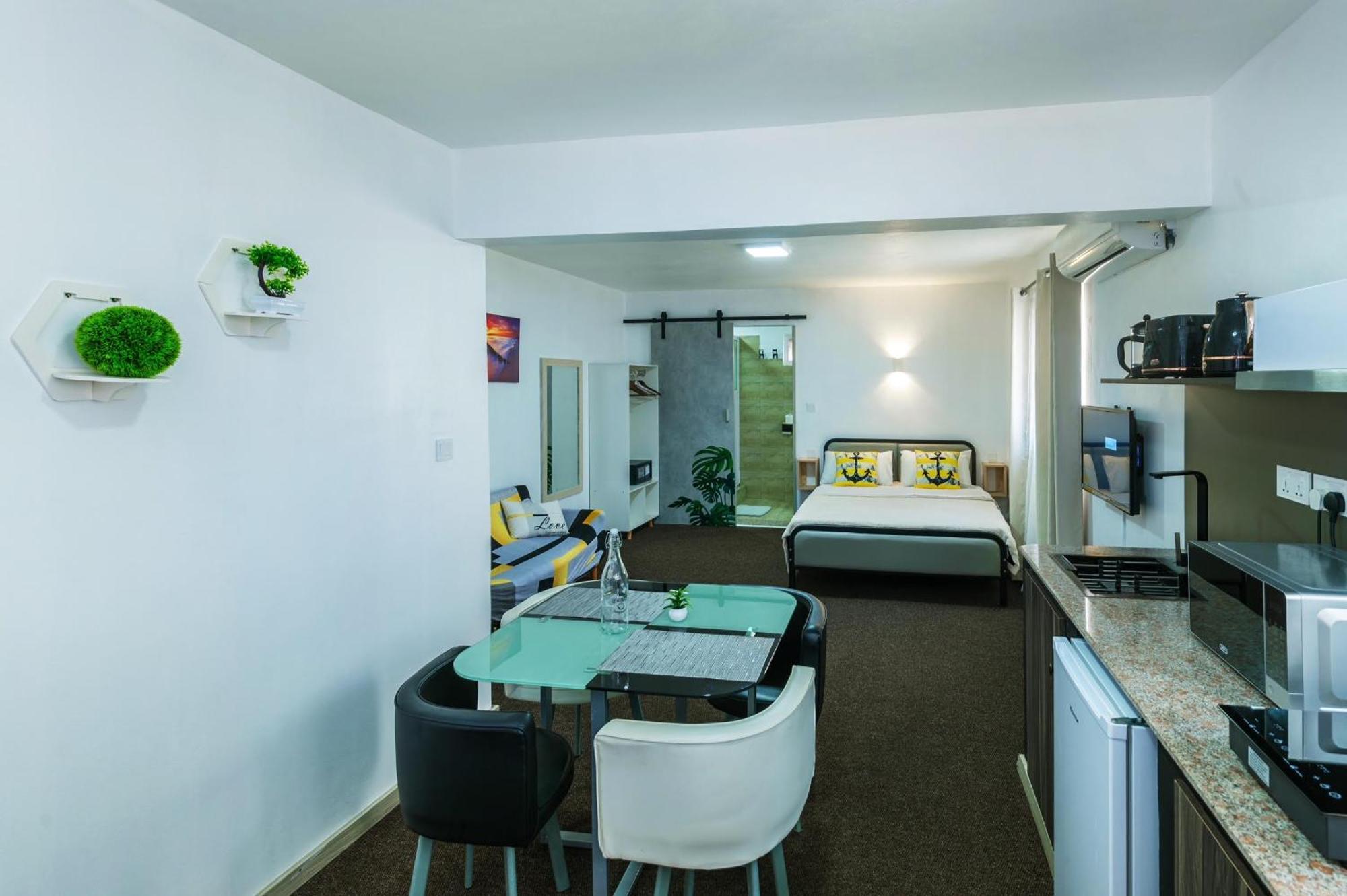 C-View Apartments Flic en Flac Exterior photo